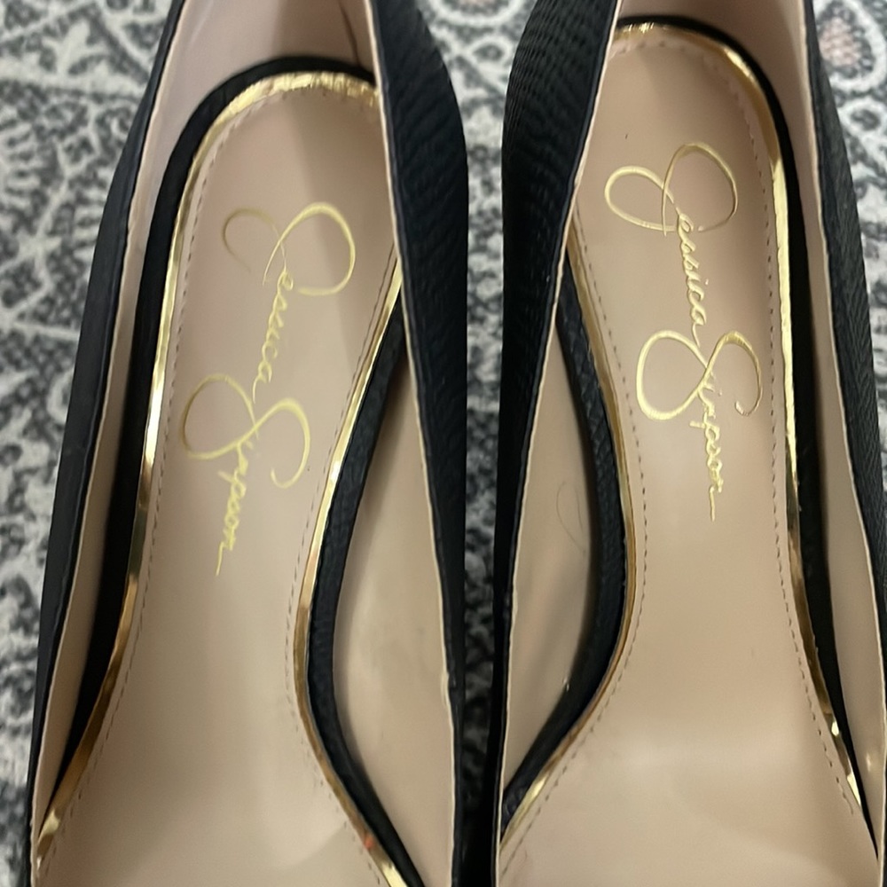 Jessica Simpson Pumps - Picture 2 of 4
